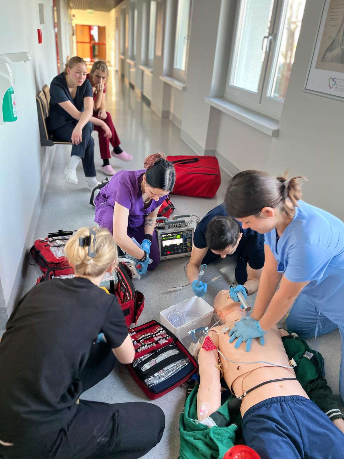 Resuscytacja-i-ewakuacja-pacjenta-po-ROSC-w-ICSM